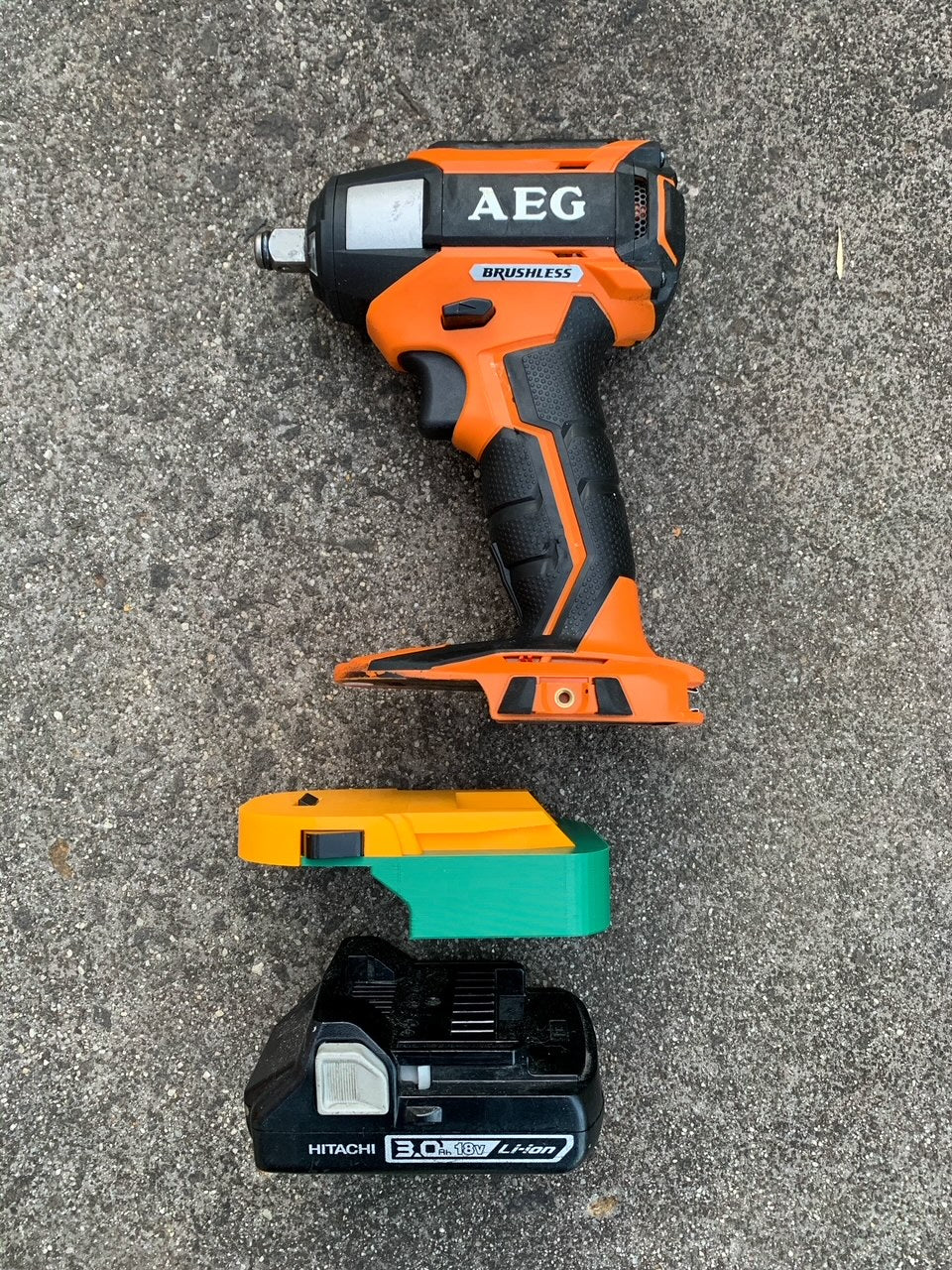 Hitachi/Hikoki 18v battery adaptor to AEG/Rigid tools
