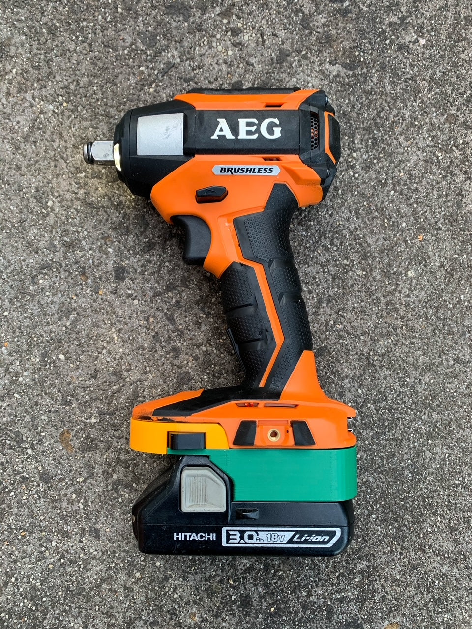 Hitachi/Hikoki 18v battery adaptor to AEG/Rigid tools
