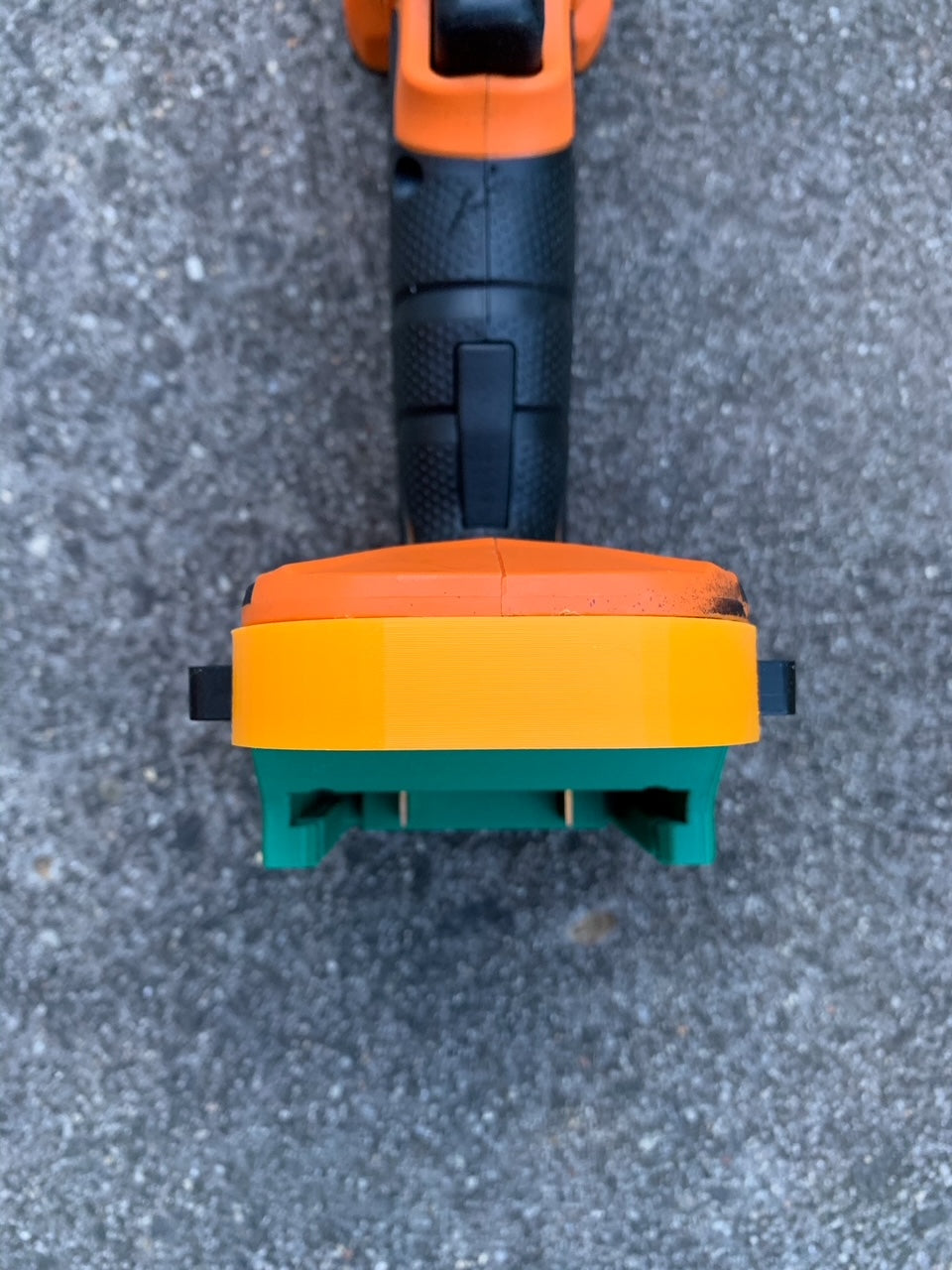 Hitachi/Hikoki 18v battery adaptor to AEG/Rigid tools