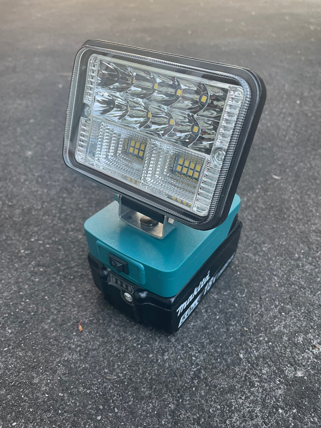 Special order of 4x Makita 18V LED light, 2nd generation