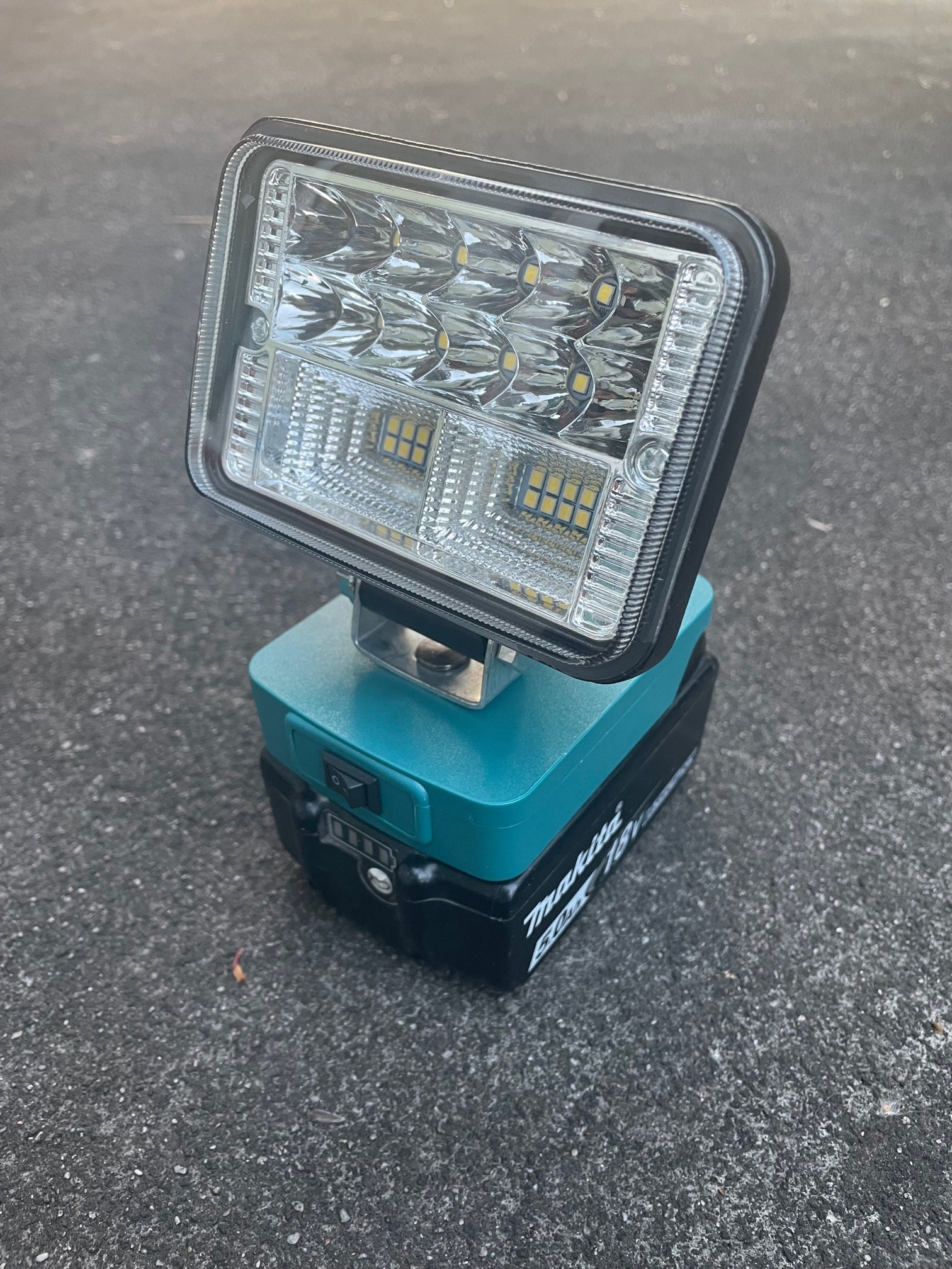 Makita light on sale 18v