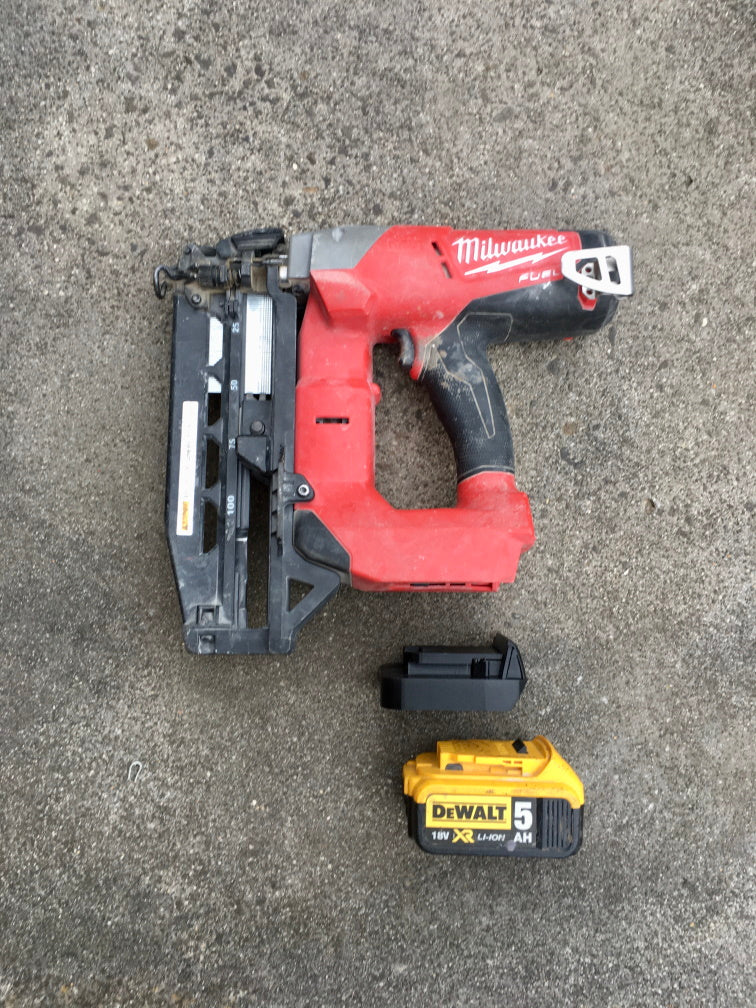 Dewalt 18v battery adaptor to Milwaukee tools