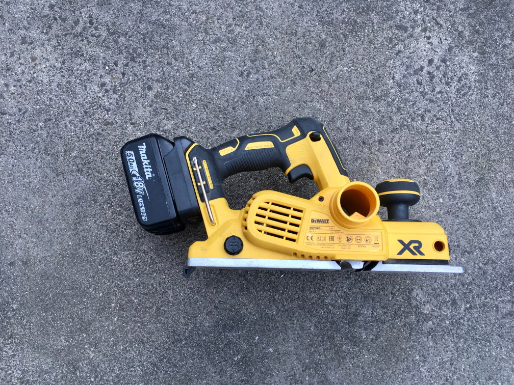 Makita 18v battery adaptor to Dewalt XR tools