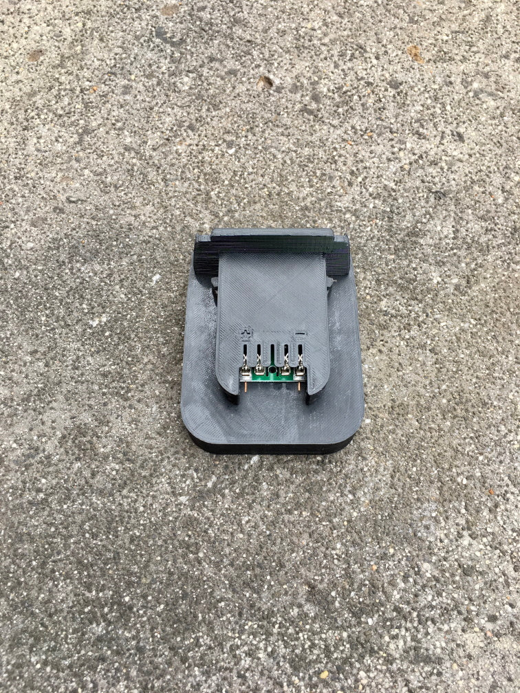 Dewalt 18v battery adaptor to Milwaukee tools