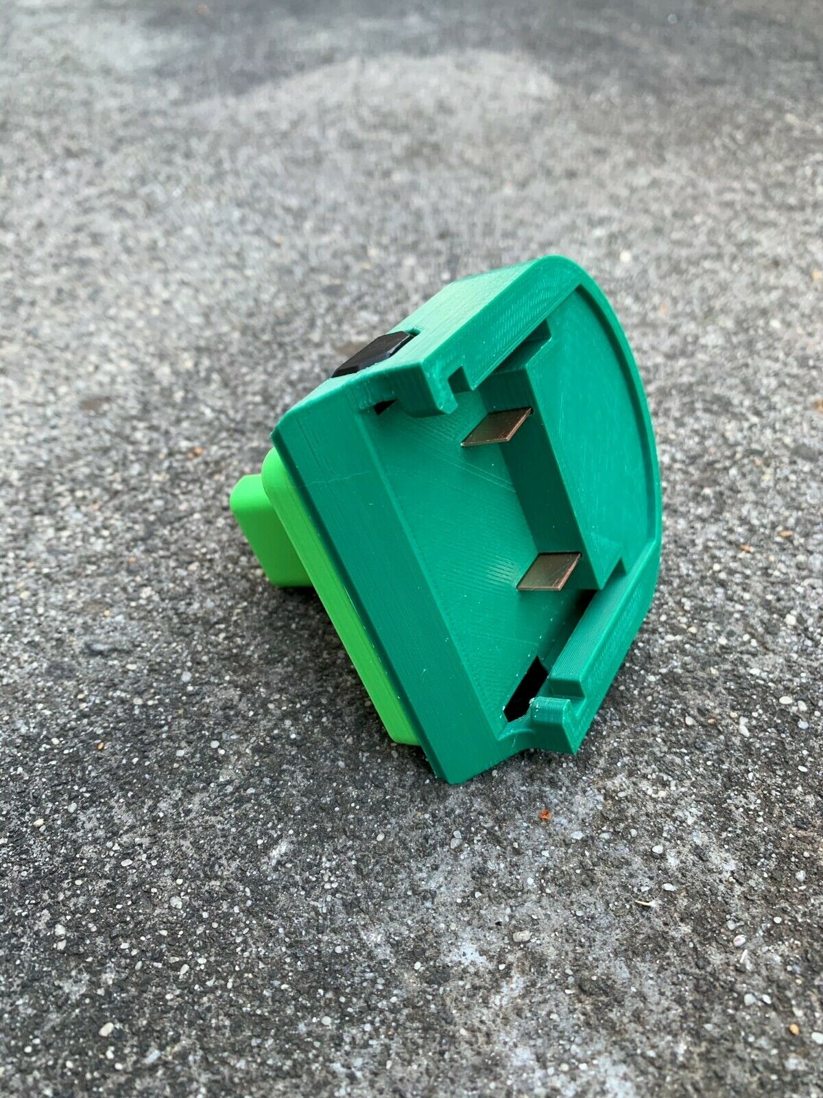 Hitachi / Hikoki 18v battery adaptor to Ryobi One+ tools