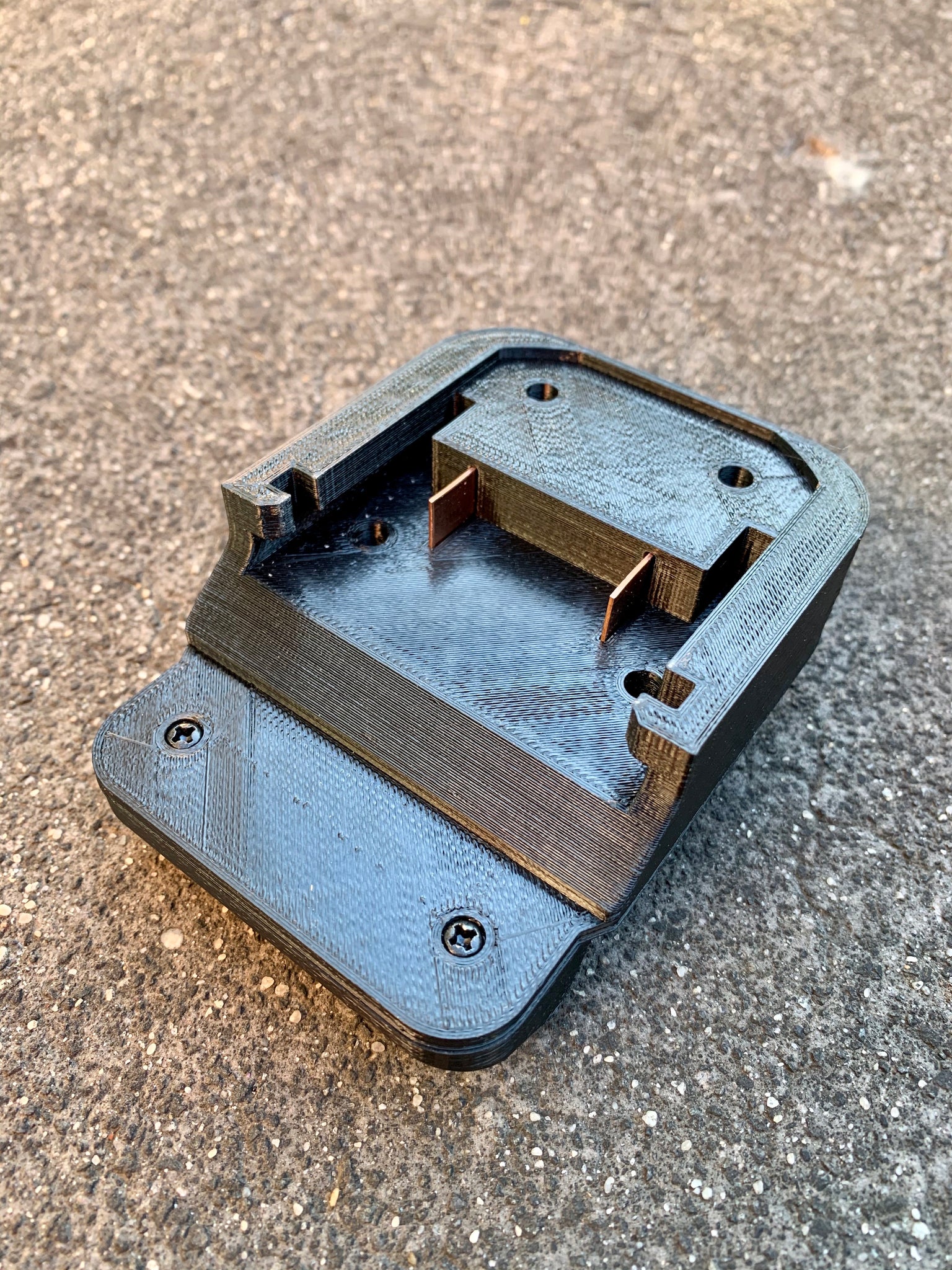 Hitachi / Hikoki 18v battery adaptor to Makita LXT tools