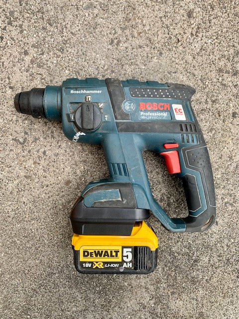 Dewalt XR 18v battery adaptor to Bosch Blue tools