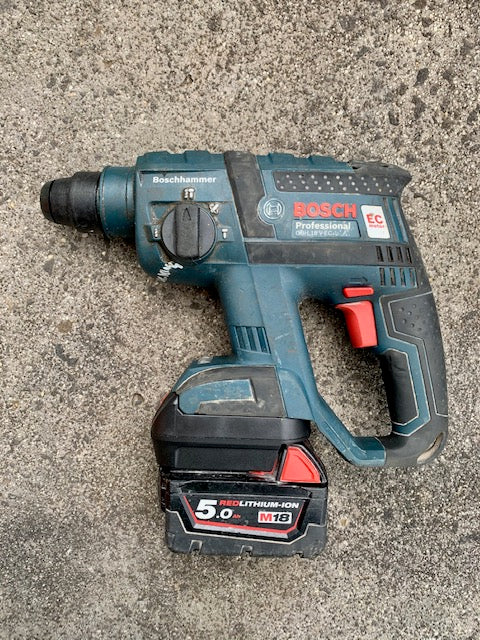 Milwaukee 18v battery adaptor to Bosch Blue tools