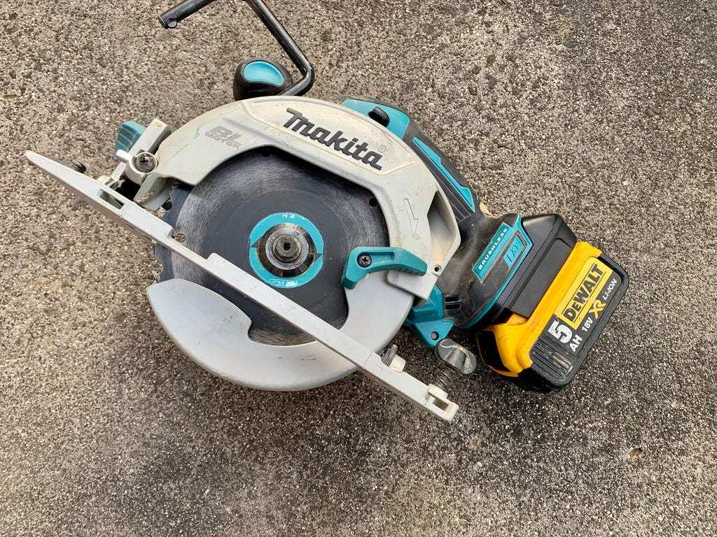 Dewalt XR 18v battery adaptor to Makita LXT tools