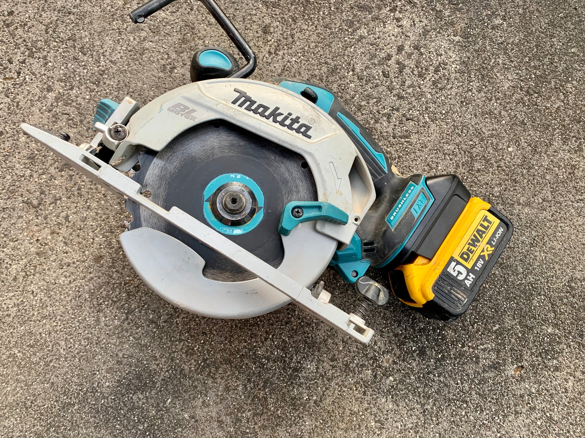 Dewalt disc cutter 2025 battery