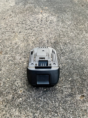 Dewalt XR 18v battery adaptor to Makita LXT tools