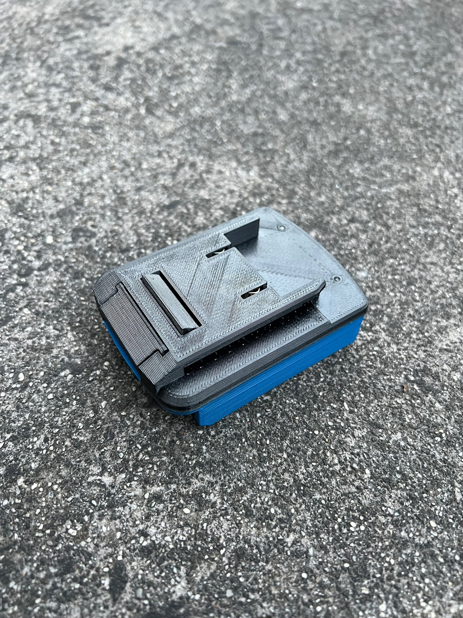 Bosch Blue 18v battery adaptor to Ozito tools