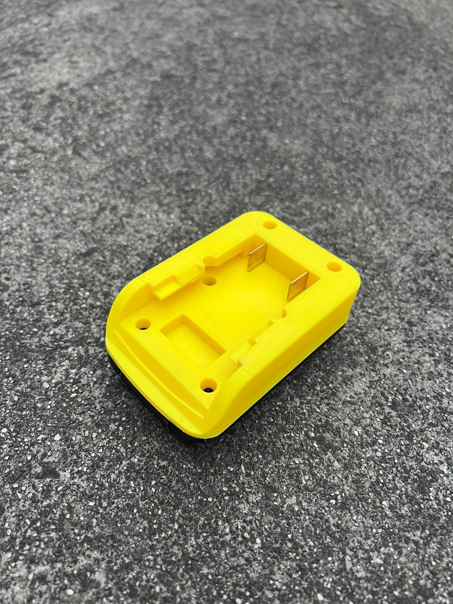 Dewalt 18v/20v battery adaptor to Ozito tools