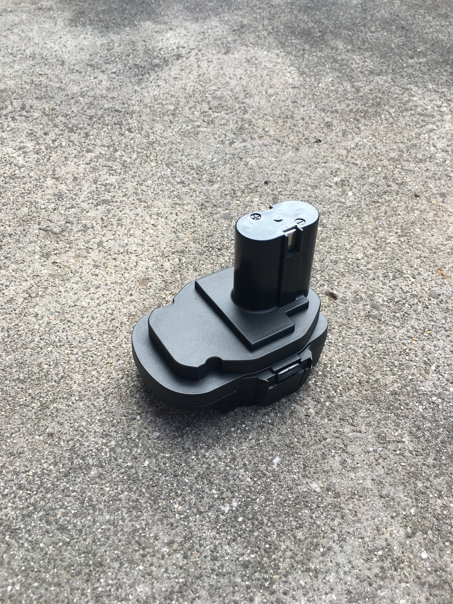 Makita 18v slide on to post style battery convertor, adaptor, lxt to nicd range