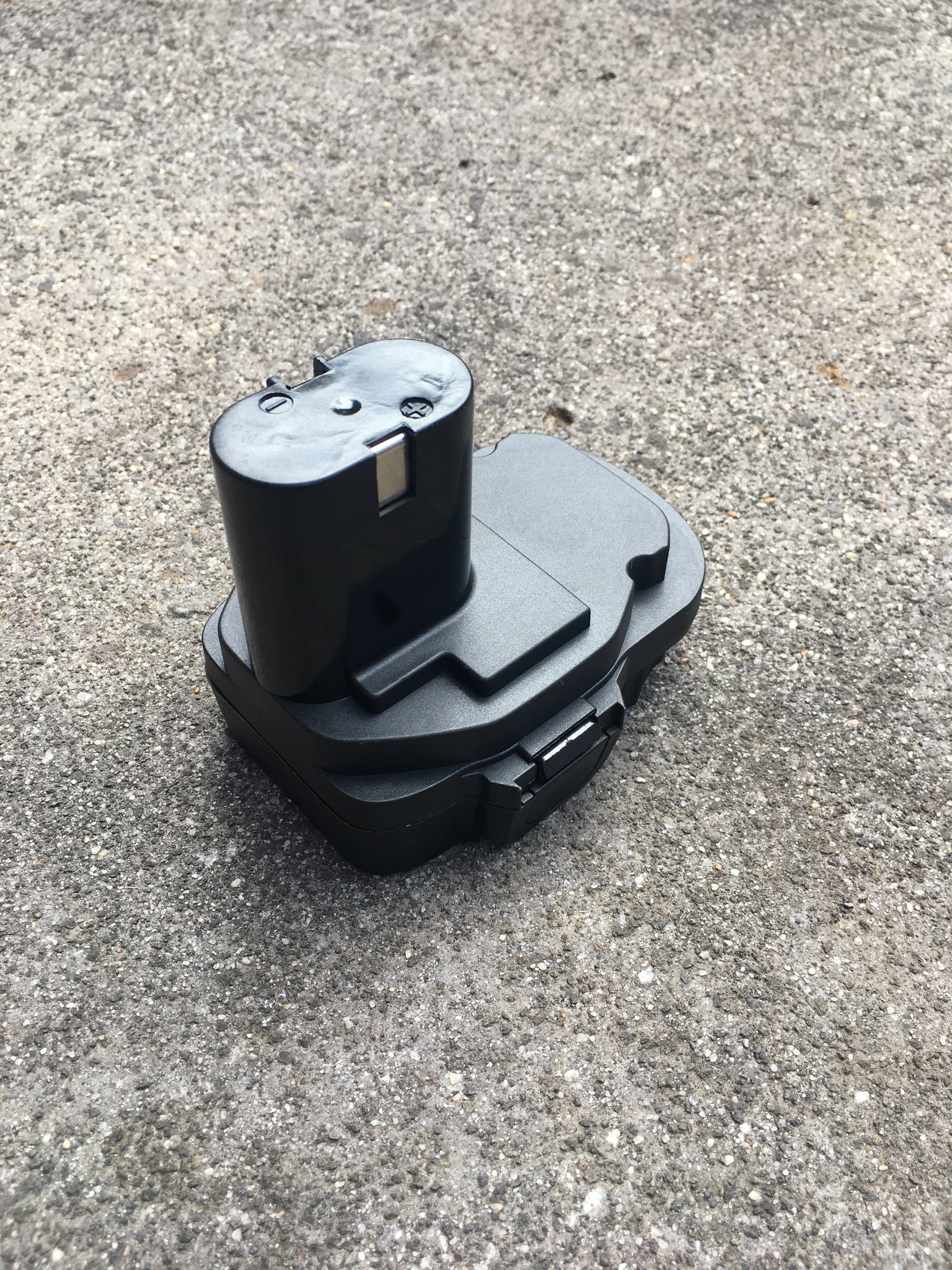 Makita 18v slide on to post style battery convertor, adaptor, lxt to nicd range