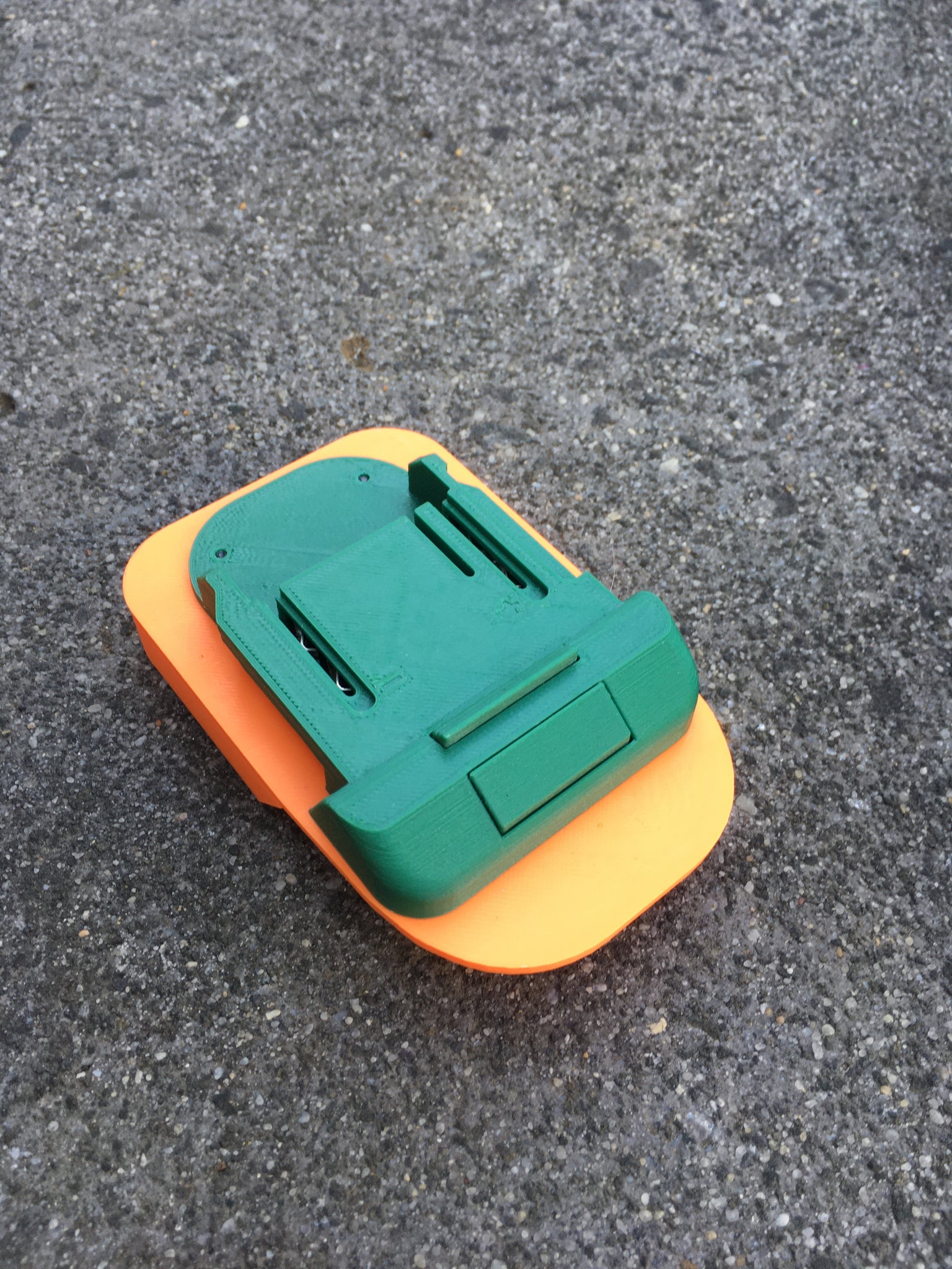 AEG 18v battery adaptor to Makita LXT tools